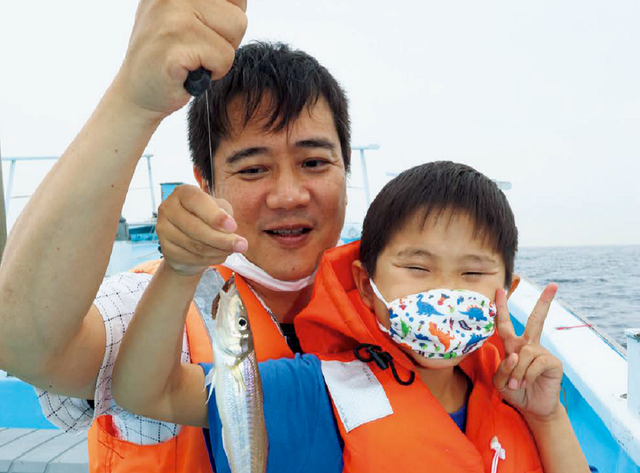 釣果と親子の写真